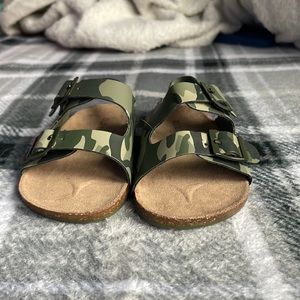 Old navy 12-18 months super cute shoes